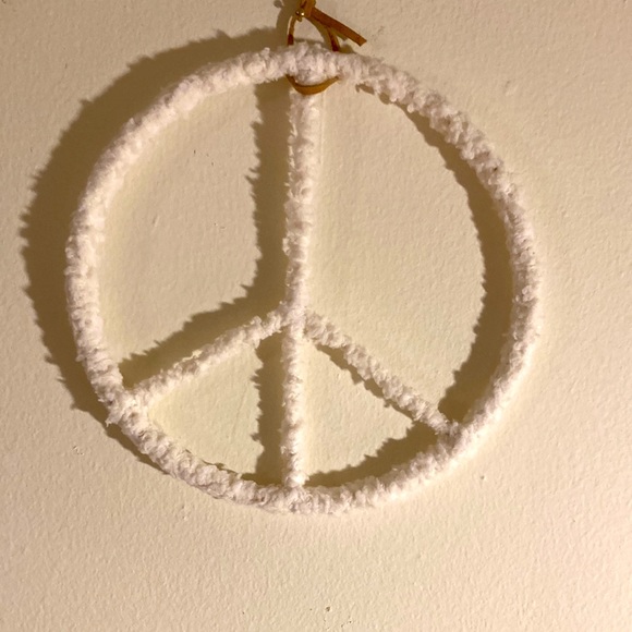 Fuzzy/Cozy Boho Hanging Peace Sign - Picture 4 of 4
